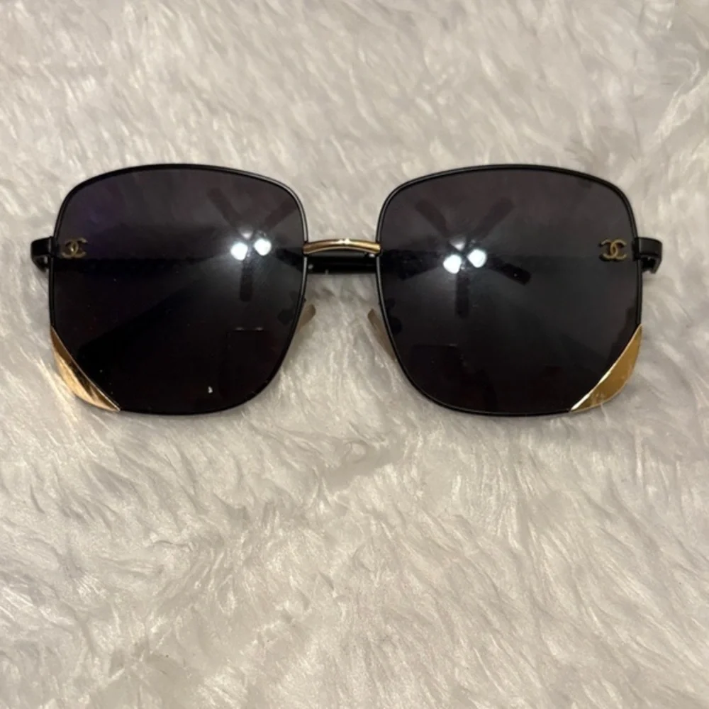 Chic fashion Black and Gold Sunglasses